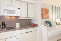 Remodeled Studio for 4, Balcony, Kitchenette. Free Pool & Parking. Arya, Miami