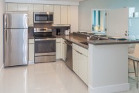 Remodeled Private Apartment for 4, Balcony. Free Pool & Parking. Arya, Miami