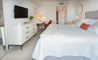 Private Apartment for 4, Balcony. Free Pool & Parking. Arya, Miami
