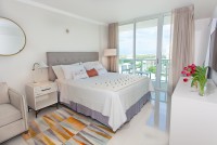 Remodeled Private Apartment for 4, Balcony. Free Pool & Parking. Arya, Miami