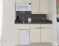 Remodeled Studio for 4, Balcony, Kitchenette. Free Pool & Parking. Arya, Miami