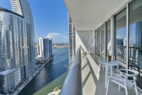 Great Apartment, Miami River and the Biscayne Bay View. Brickell, Miami