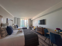 Gorgeous Two-Bed studio, Sleeps 4, Lateral Sea Views, Free Parking, Pool