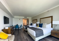 Gorgeous Two-Bed studio, Sleeps 4, Lateral Sea Views, Free Parking, Pool