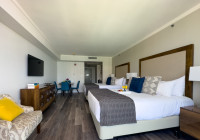 Gorgeous Two-Bed studio, Sleeps 4, Lateral Sea Views, Free Parking, Pool