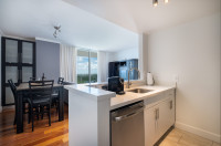 Stunning Views Corner Apartment. Free Pool, Park, Gym. Private Luxury Residence at Hotel Arya, Miami