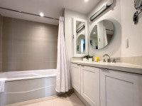 Real Luxury Room, Mini-Fridge, Microwave, POOL, FREE Parking