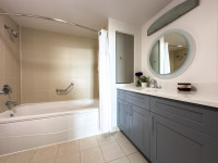 King Suite, Fridge, Microwave, POOL, FREE Parking