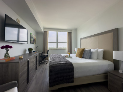 King Suite, Fridge, Microwave, POOL, FREE Parking
