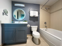 Studio with Full Kitchen. Remodeled. Lateral Sea View, Pool, Gym, Parking.