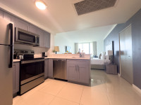 Studio with Full Kitchen. Remodeled. Lateral Sea View, Pool, Gym, Parking.