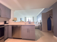 Studio with Full Kitchen. Remodeled. Lateral Sea View, Pool, Gym, Parking.