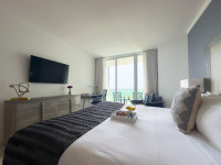 Studio with Full Kitchen. Remodeled. Lateral Sea View, Pool, Gym, Parking.