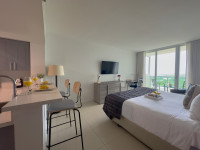 Studio with Full Kitchen. Remodeled. Lateral Sea View, Pool, Gym, Parking.