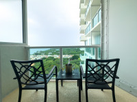 Studio with Full Kitchen. Remodeled. Lateral Sea View, Pool, Gym, Parking.