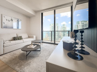 Unbelievable View, Luxe Apartment, 3 Baths, Downtown Miammi Oasis with Premium Amenities