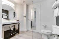 New Room, Bay Front, Free Pool, Parking