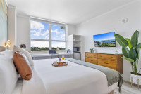 King Hotel Room, Coconut Grove, Arya, FREE Parking, Pool, Gym
