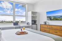 King Hotel Room, Coconut Grove, Arya, FREE Parking, Pool, Gym