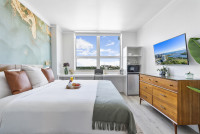 King Hotel Room, Coconut Grove, Arya, FREE Parking, Pool, Gym