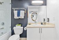 King Hotel Room, Coconut Grove, Arya, FREE Parking, Pool, Gym