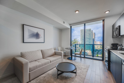 Luxe Miami Studio with Captivating Bay Views |Serenity by the Bay | Downtown Oasis with Premium Amenities