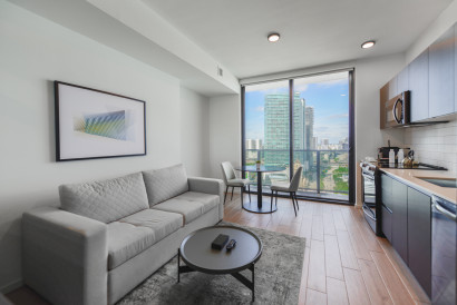 Luxe Miami Studio with Captivating Bay Views |Serenity by the Bay | Downtown Oasis with Premium Amenities