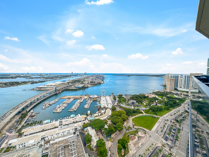 Luxe Miami Apartment, Great Bay  Views, 2 Baths, Downtown Oasis with Premium Amenities