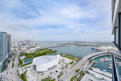 Luxe Miami Studio with Captivating Views | Downtown Oasis with Premium Amenities