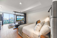 Luxe Miami Studio with Captivating Bay Views |Serenity by the Bay | Downtown Oasis with Premium Amenities