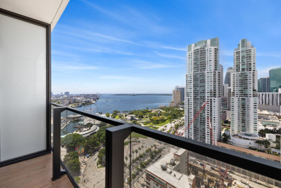 Luxe Miami Studio with Captivating Bay Views |Serenity by the Bay | Downtown Oasis with Premium Amenities