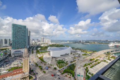Luxe Miami Studio with Captivating Bay Views |Serenity by the Bay | Downtown Oasis with Premium Amenities