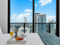 Luxe Miami Apartment, Great Views, Downtown Oasis with Premium Amenities