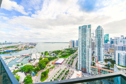 Luxe Miami Studio with Captivating Views | Downtown Oasis with Premium Amenities