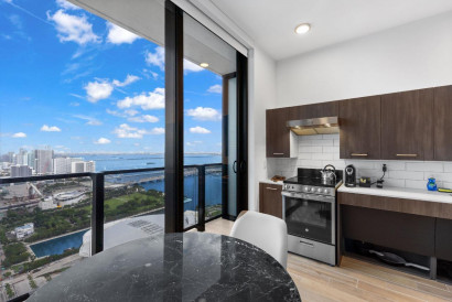 Luxe Miami Studio with Captivating Views | Downtown Oasis with Premium Amenities