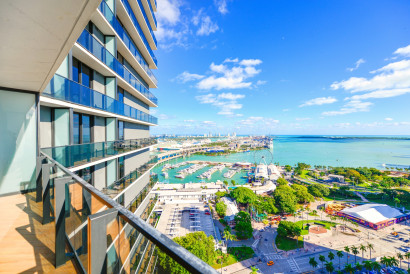 Luxe Miami Apartment, Great Views, 2 Baths, Downtown Oasis with Premium Amenities