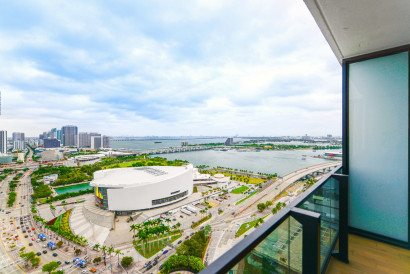 Luxe Miami Studio with Unbelievable Bay Views |Serenity by the Bay | Downtown Oasis with Premium Amenities
