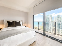 Unbelievable View, Luxe Apartment, 3 Baths, Downtown Miammi Oasis with Premium Amenities