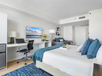 Double King Room. Free Parking, Pool, Gym, Wi-Fi