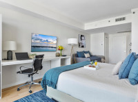 Double King Room. Free Parking, Pool, Gym, Wi-Fi