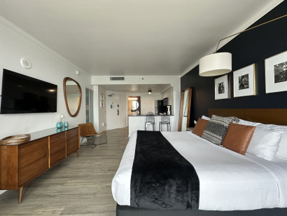 Studio with Full Kitchen, King-Size Bed