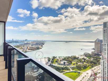 Unbelievable View, Luxe Apartment, 3 Baths, Downtown Miammi Oasis with Premium Amenities