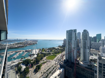 Luxe Miami Apartment, Great Views, Downtown Oasis with Premium Amenities