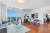 Great Views, Corner Balcony, Luxe Apartment. Free Pool and Park. Coconut Grove. Miami