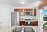 Great Views, Corner Balcony, Luxe Apartment. Free Pool and Park. Coconut Grove. Miami