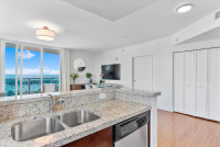Great Views, Corner Balcony, Luxe Apartment. Free Pool and Park. Coconut Grove. Miami