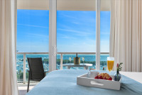 Great Views, Corner Balcony, Luxe Apartment. Free Pool and Park. Coconut Grove. Miami
