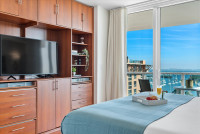 Great Views, Corner Balcony, Luxe Apartment. Free Pool and Park. Coconut Grove. Miami