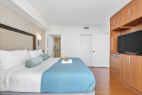 Great Views, Corner Balcony, Luxe Apartment. Free Pool and Park. Coconut Grove. Miami
