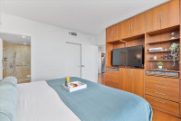 Great Views, Corner Balcony, Luxe Apartment. Free Pool and Park. Coconut Grove. Miami
